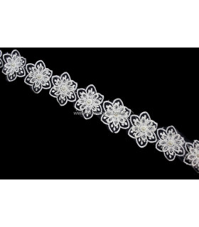 CINTA DE ENCAJE CON PERLAS 6,8CM