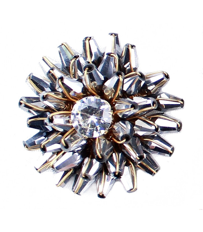 APPLIKATION MIT STRASS UND PERLEN