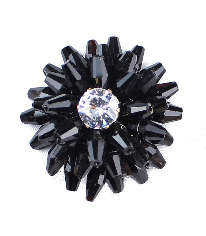 APPLIKATION MIT STRASS UND PERLEN