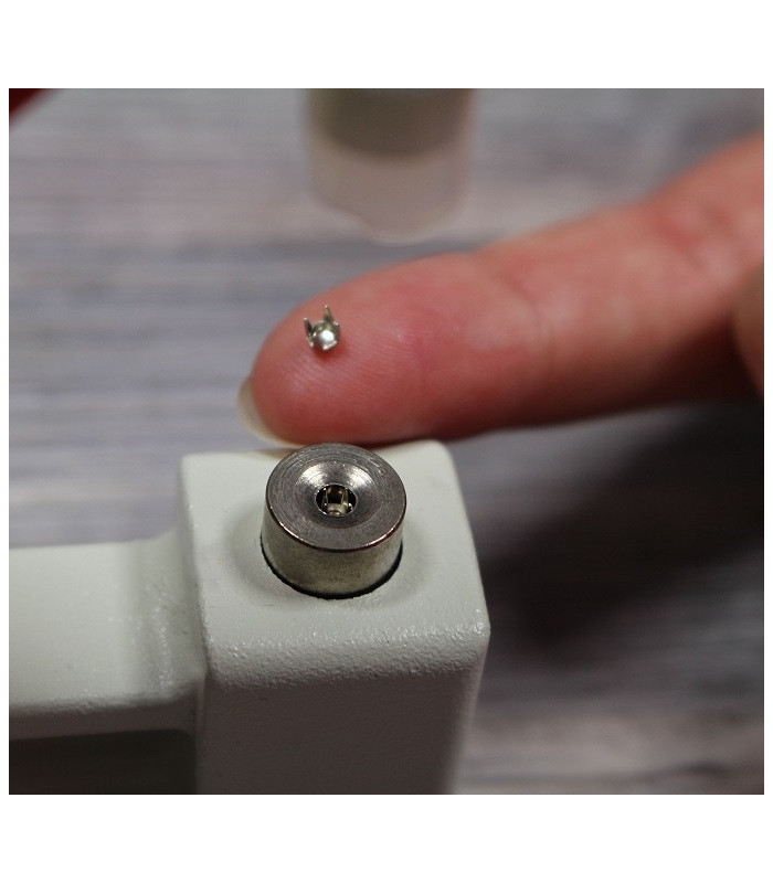 Pearl riveting machine