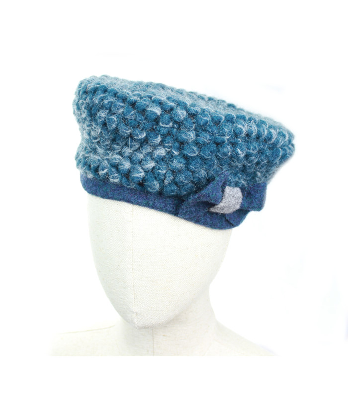 Lady beret with bow