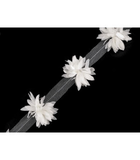 Tira De Flores Sobre Tul Crema - color