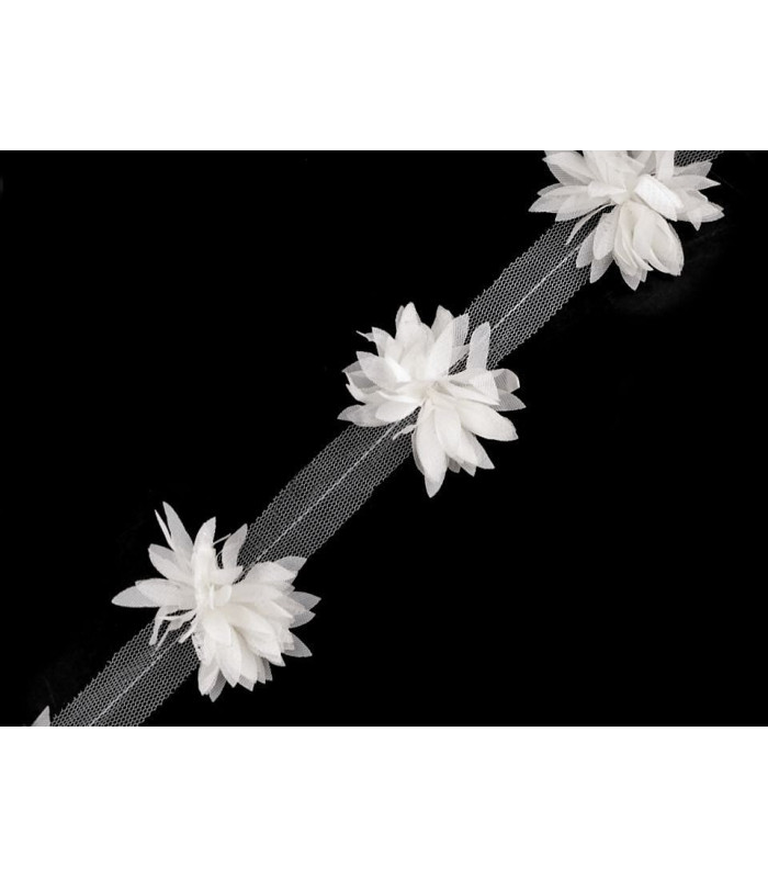 Faixa de flores em tule