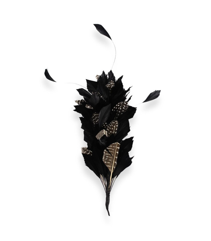 MONTAJE DE PLUMAS DE OCA Y ANTENAS DE GALLO