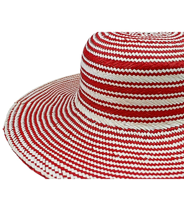 CAPELINE AUS PAPIERFASER MIT GEFLOCHTENEM FINISH