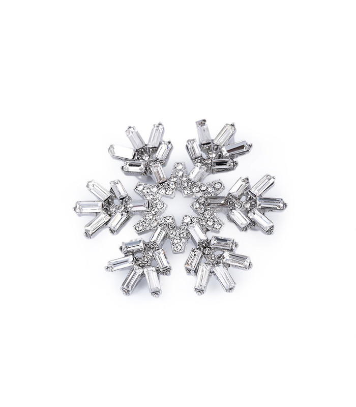 ELEGANT SNOWFLAKE BROOCH – SPARKLING CRYSTALS
