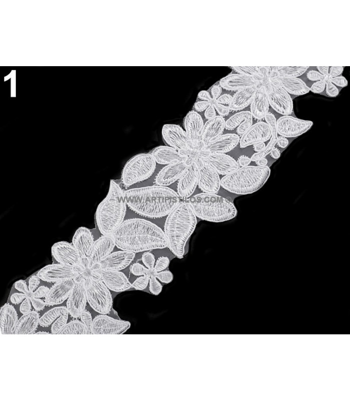 EMBROIDERED FLORAL APPLICATION 70 MM.