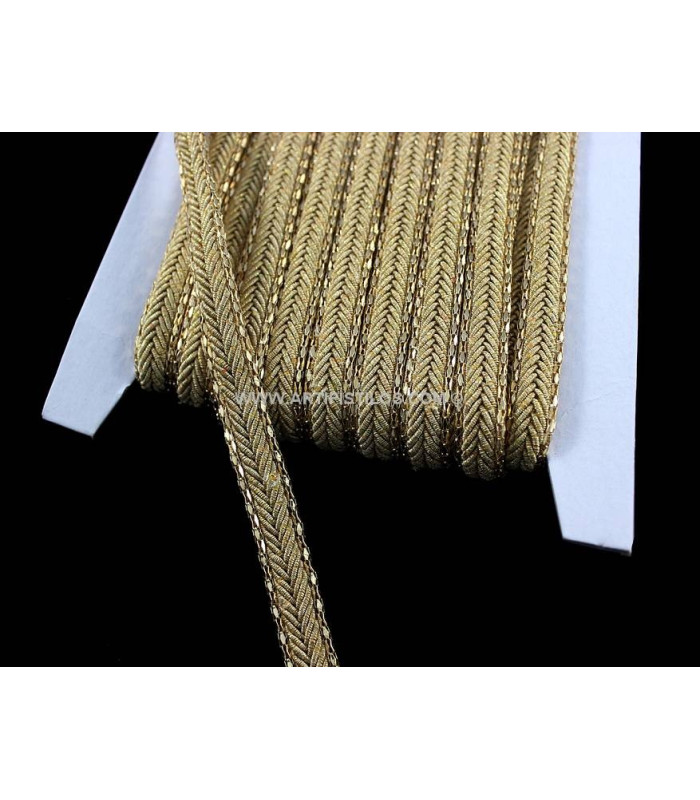 TWISTED GALLON WITH CHAIN