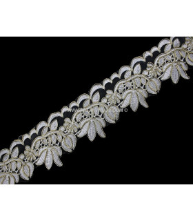 Galón Flores Marfil Ancho: 6,5 Cms - Largo: 1m - de color