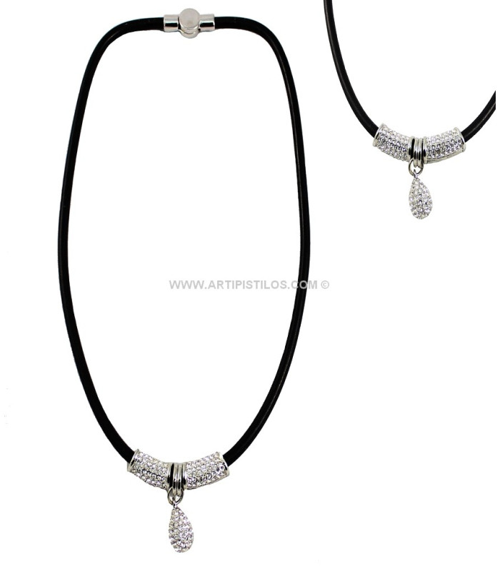 COLLAR CON COLGANTE DE STRASS